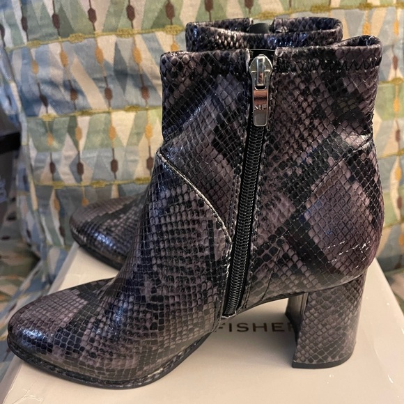 SALE!!! New Marc fisher snake heeled booties boots sz 7 - Picture 3 of 7